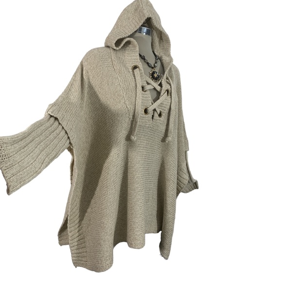 Ardene Beige Batwing Sleeve  Size L - Picture 5 of 12